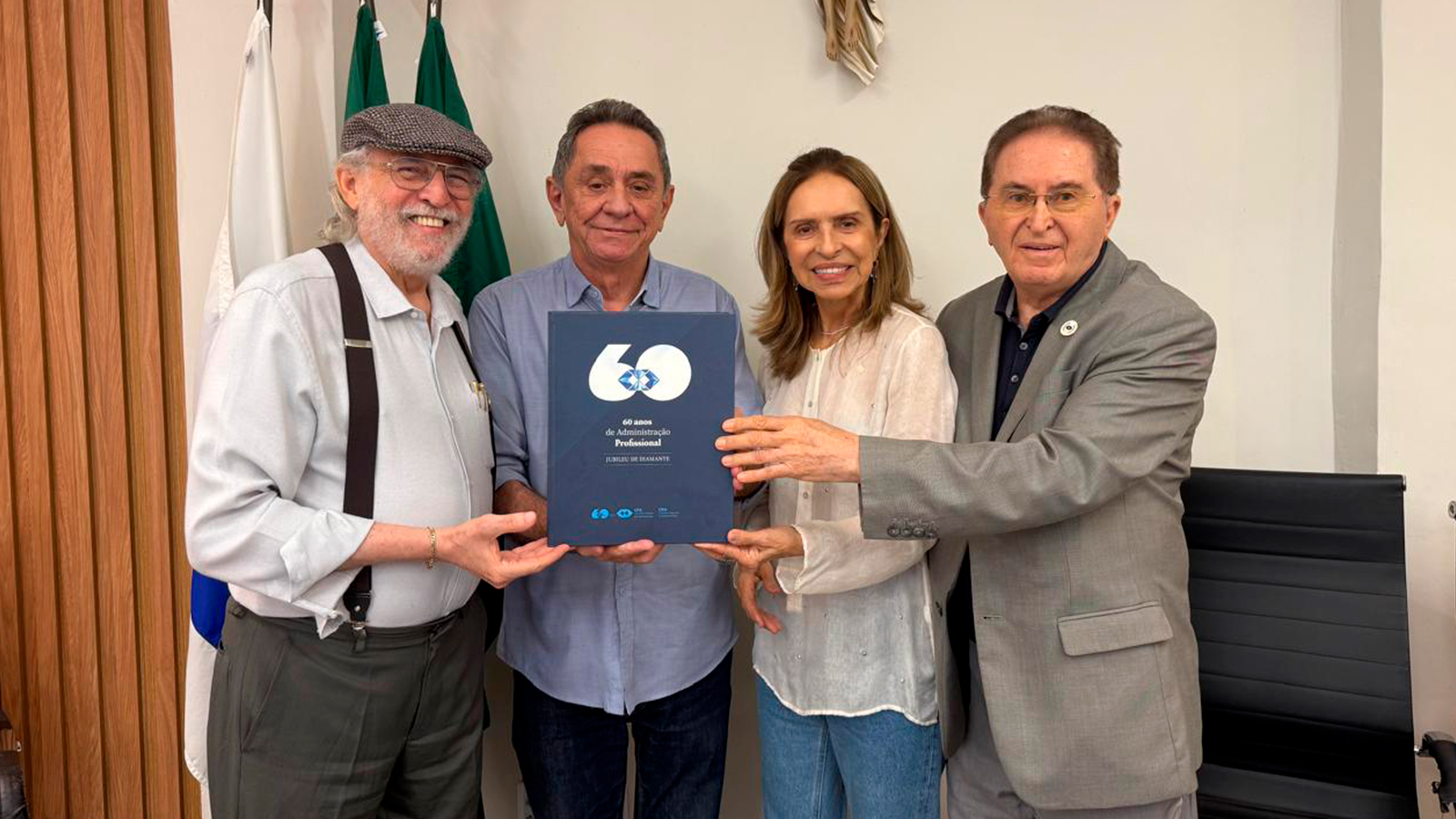 CRA-CE realiza entrega de livro comemorativo dos 60 anos, Jubileu de Diamante